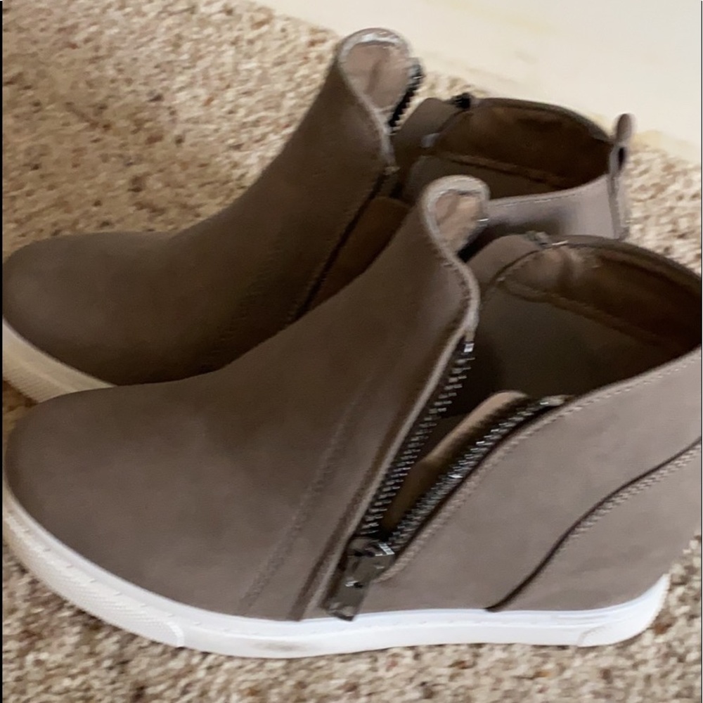 Wedge fashion sneakers